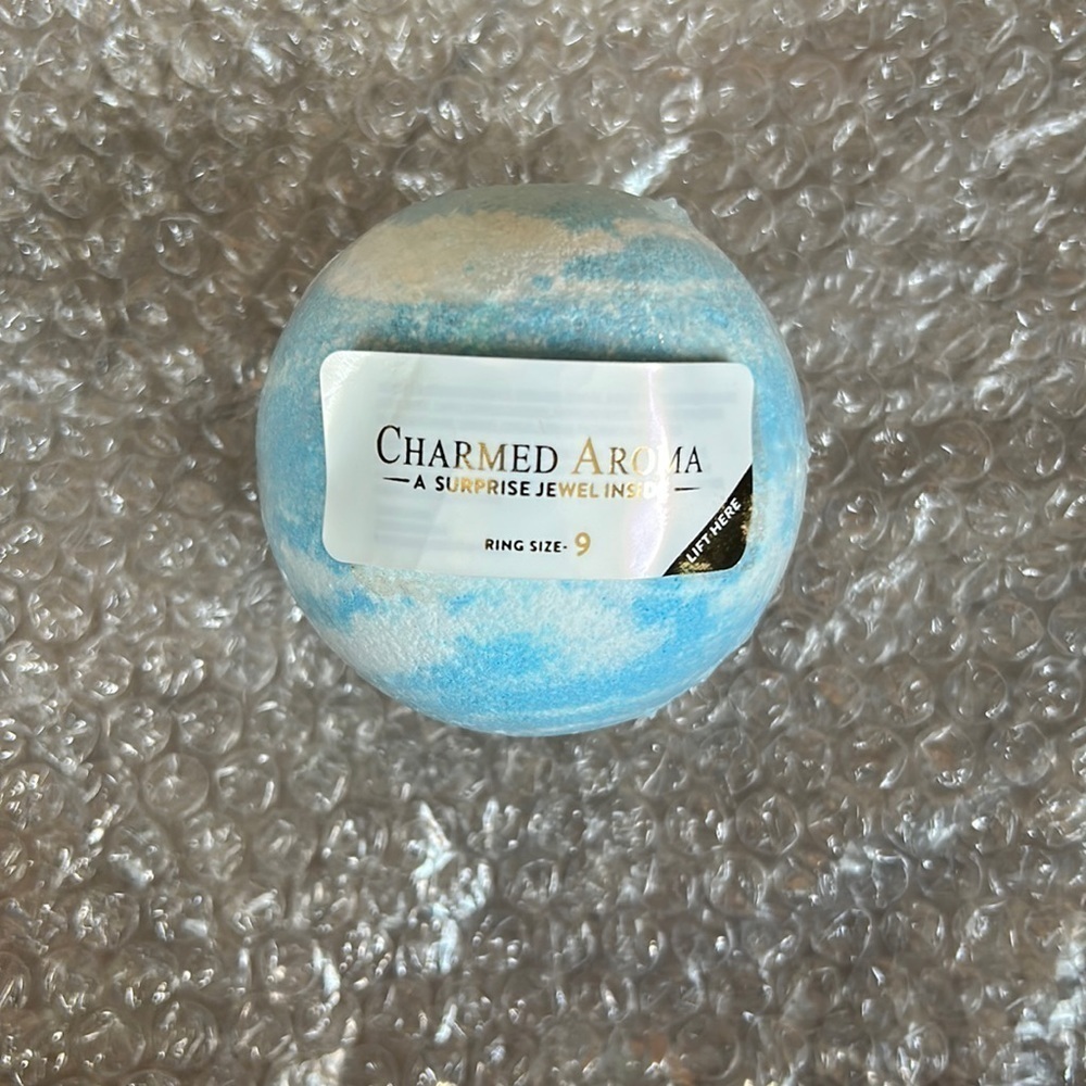 Charmed aroma surprise ring size 9 bath bomb jewelry blue/white